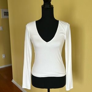 NWT Lulu’s LongSleeve V-Neck Top